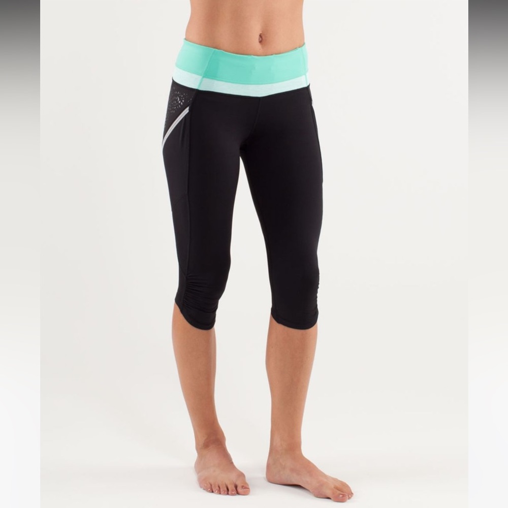 Lululemon Run A Marathon Crop 19” Inseam Black/Mint - Size 6